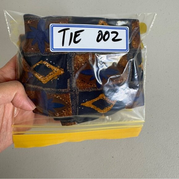 Vintage Hugo Boss 100% Silk Tie Geometric Pattern Made in Italy - Picture 11 of 11